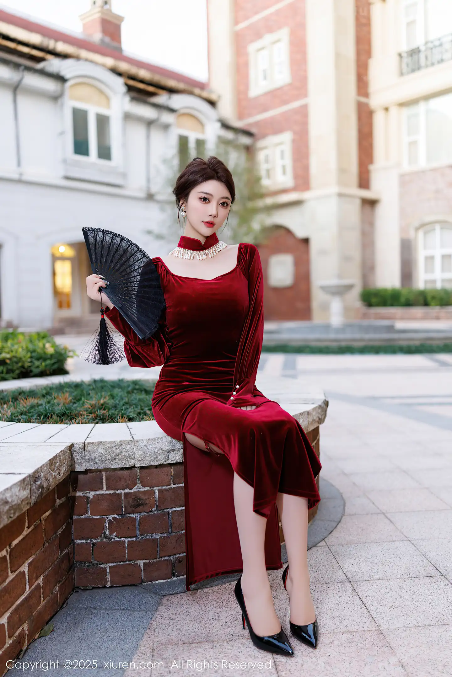 图片[6]-[XiuRen秀人网] VOL.9831 女神杨晨晨Yome性感深色旗袍+红色蕾丝内衣秀丰腴身材诱惑写真90P-秀人网官方网站